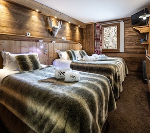 wooden cocooning room with snowy Bellegarde view