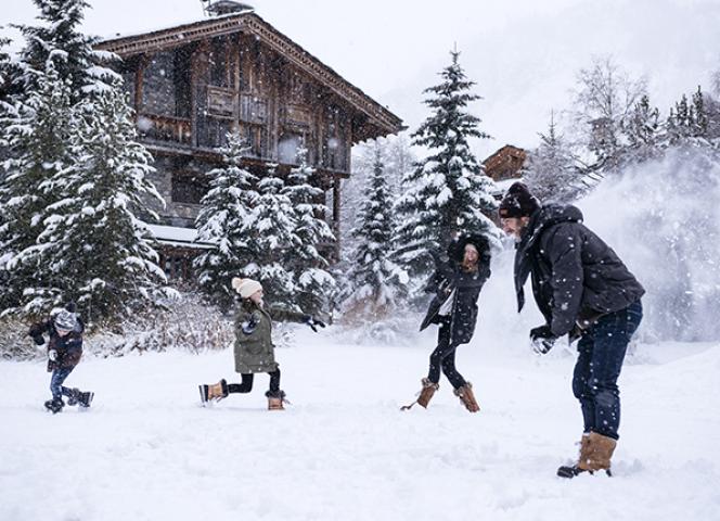 Moment émotion en famille durant des vacances à la montagne l'hiver