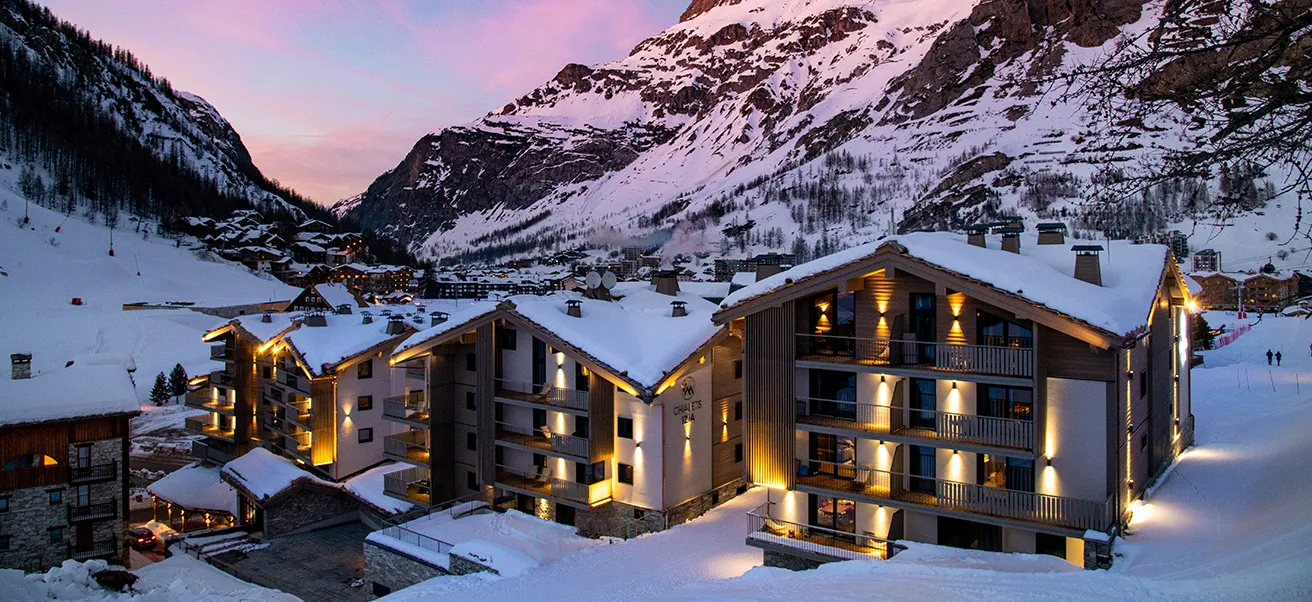 Vue extérieure des chalets Izia 5 étoiles à Val d'Isère